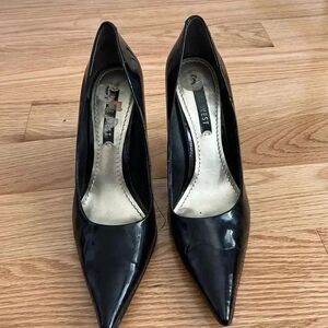 Nine West size 6M black pumps